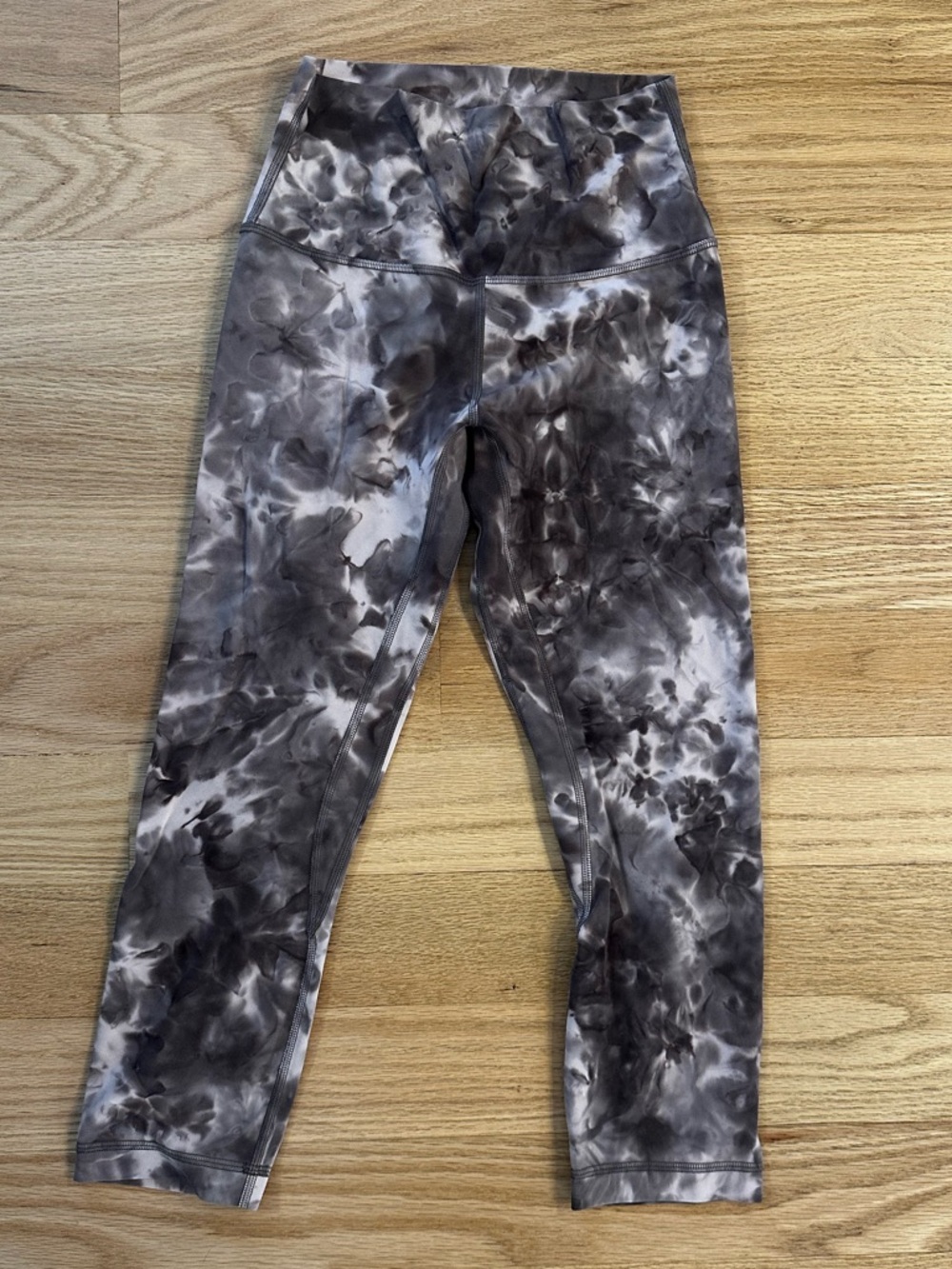 Lululemon women’s Capri Leggings
